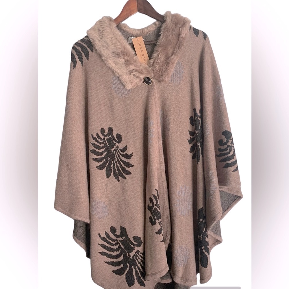 Jon & Anna Tan/Brown Patterned Knit Faux Fur Collar Cape/Shawl One Size, NWT